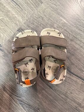 Boys Velcrow Brown Palm-Print Sandals Size 7